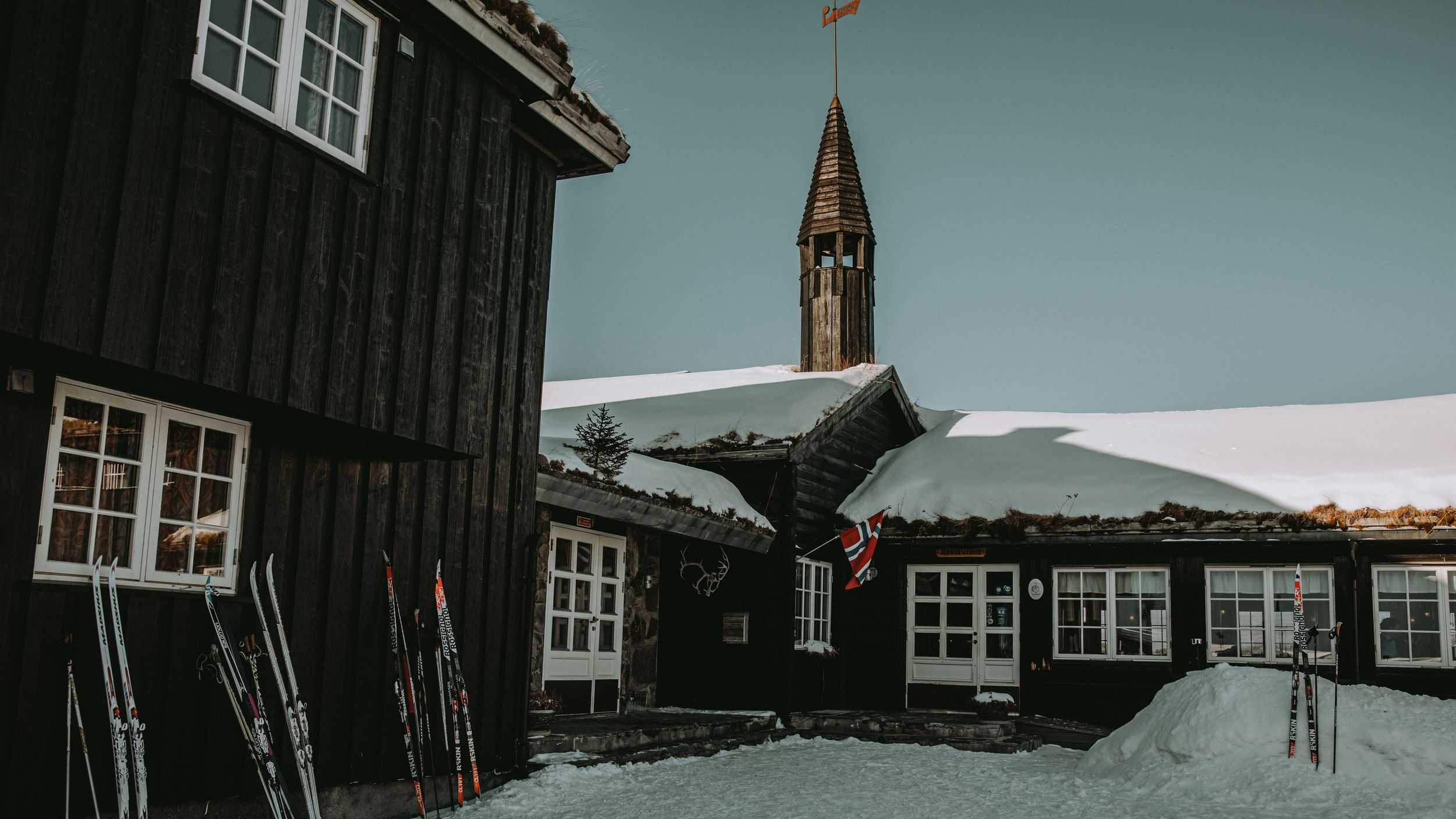 Skis outside Danebu Kongsgaard.
